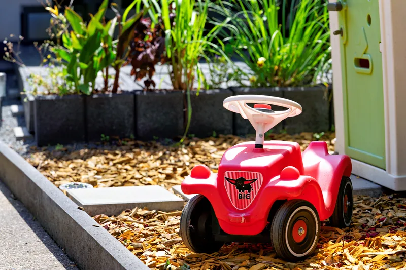 Eigener Hof mit Weber-Grill und Parkplatz