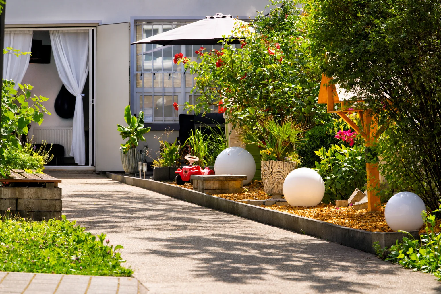Private courtyard with Weber barbecue and parking