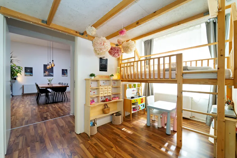 40 m² Kinderzimmer mit Spielbereich und Betten