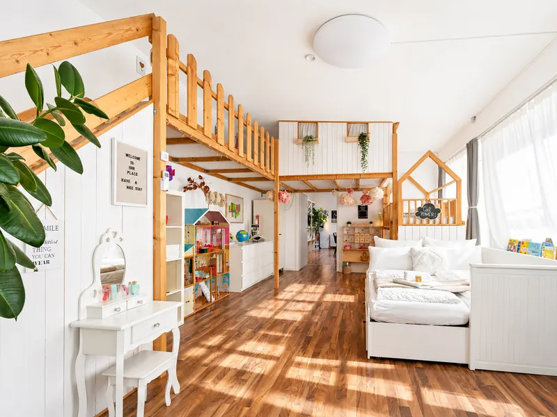 40 m² kids room with play area and beds – opposite view