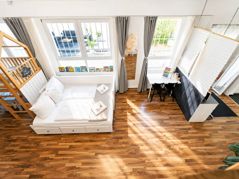 40 m² kids room with play area and beds – from above