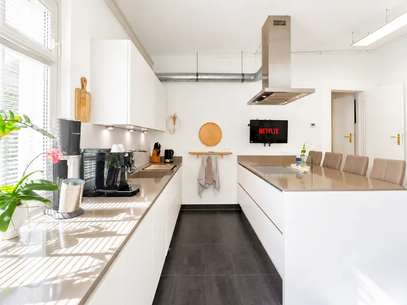 Fully equipped pro kitchen with cooking island