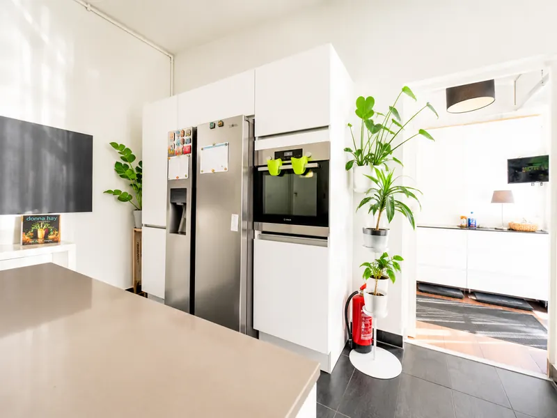 Fully equipped pro kitchen with cooking island