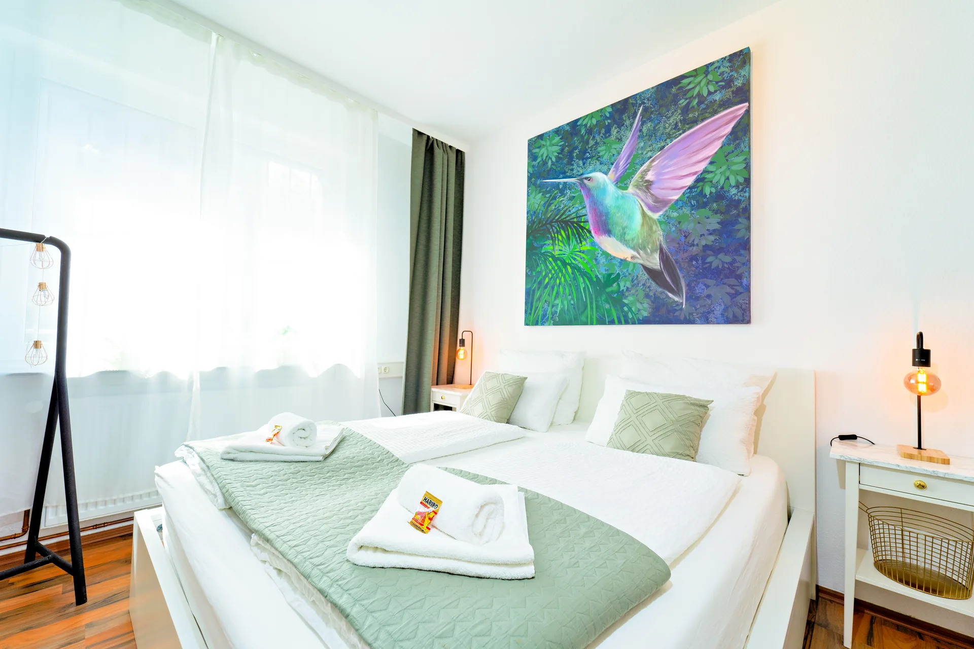 Master-Schlafzimmer mit Kingsize-Bett