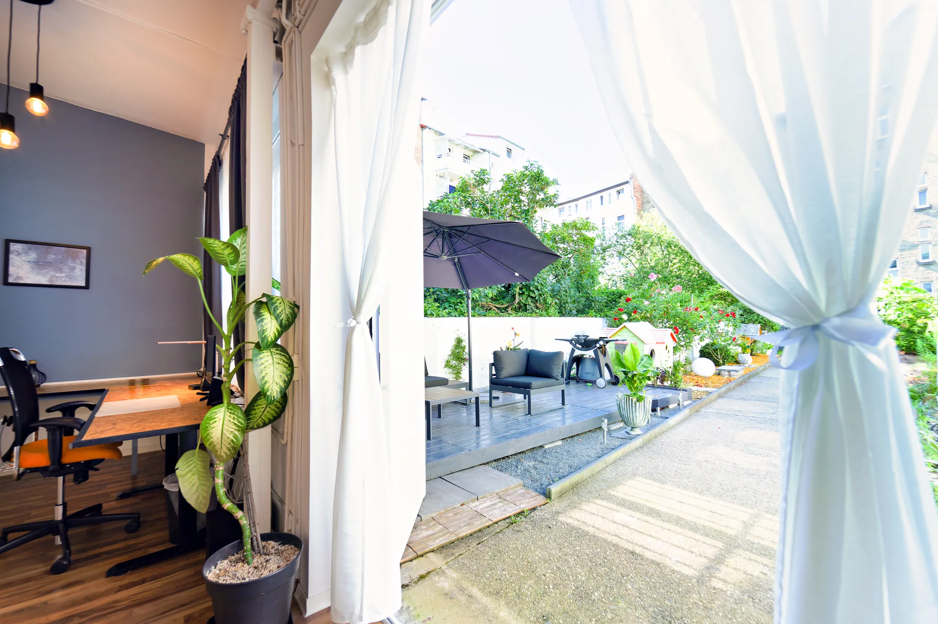 Private Außen-Terrasse mit Sitzbereich