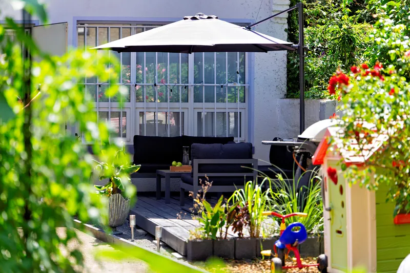 Private Außen-Terrasse mit Sitzbereich
